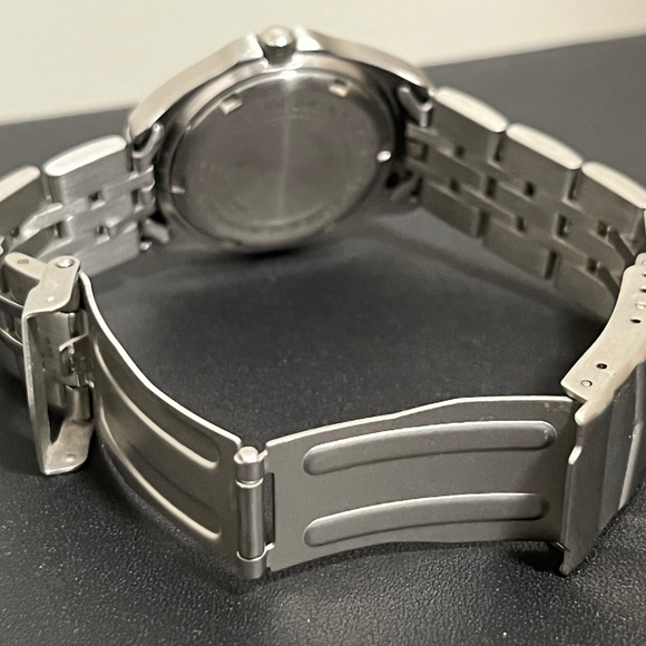 Victorinox Swiss Army Stainless Steel watch - Picture 3 of 3